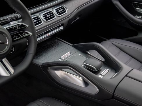 New 2026 Mercedes-Benz GLS 580 4MATIC image 12