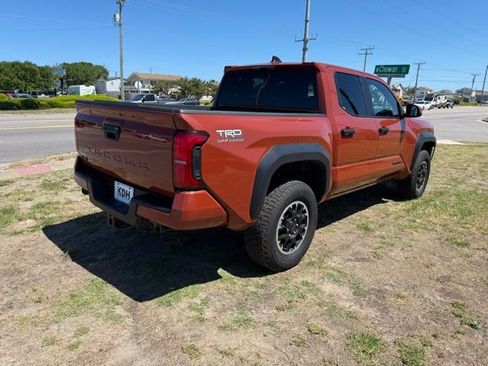 Used 2025 Toyota Tacoma TRD Off-Road AWD/4WD image 7