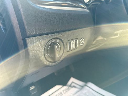 Used 2022 Chrysler 300 Touring L image 36