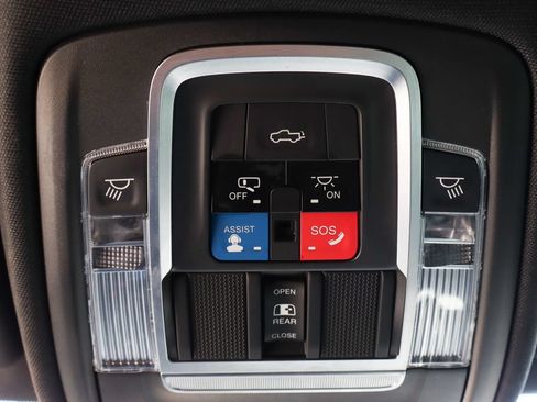 Used 2019 RAM 1500 Laramie AWD/4WD image 34