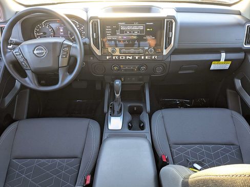 Used 2025 Nissan Frontier SV RWD image 16