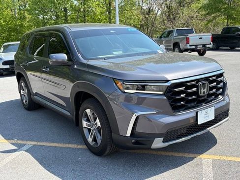 Certified 2025 Honda Pilot EX-L image 2