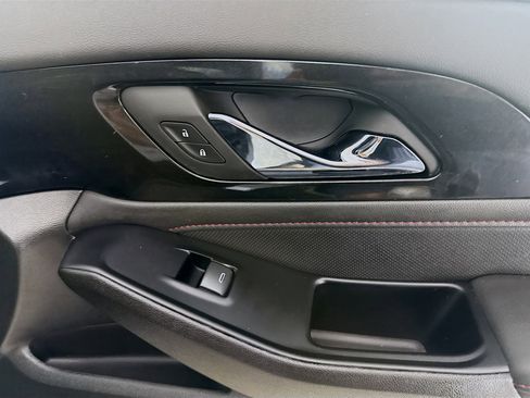 Used 2024 Chevrolet Traverse RS image 31