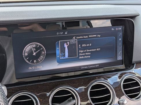 Used 2017 Mercedes-Benz E 300 image 21