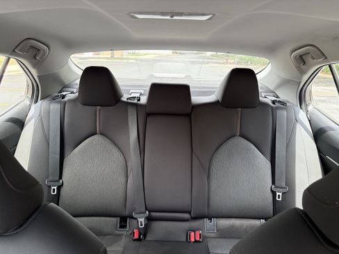 Used 2020 Toyota Camry LE FWD image 23