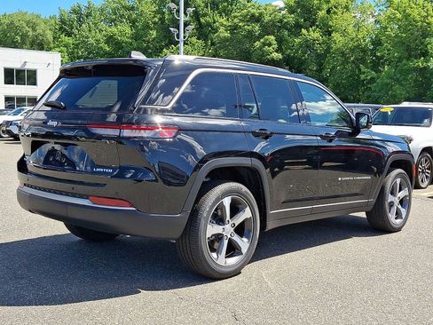 New 2026 Jeep Grand Cherokee Limited w/ Luxury Tech Group II AWD/4WD image 4