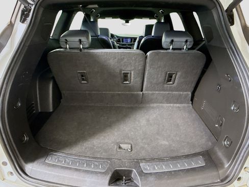Used 2024 Buick Enclave Premium AWD/4WD image 35