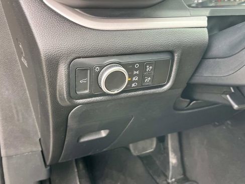 Used 2023 Ford Explorer XLT image 35