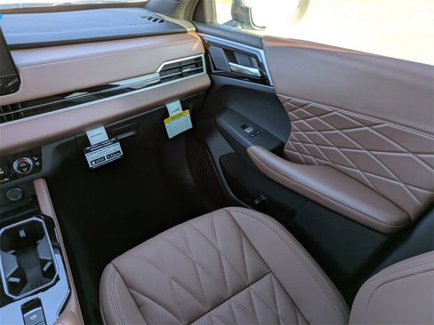 New 2025 Mitsubishi Outlander SEL image 16