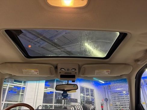 Used 2002 Cadillac Escalade EXT image 17