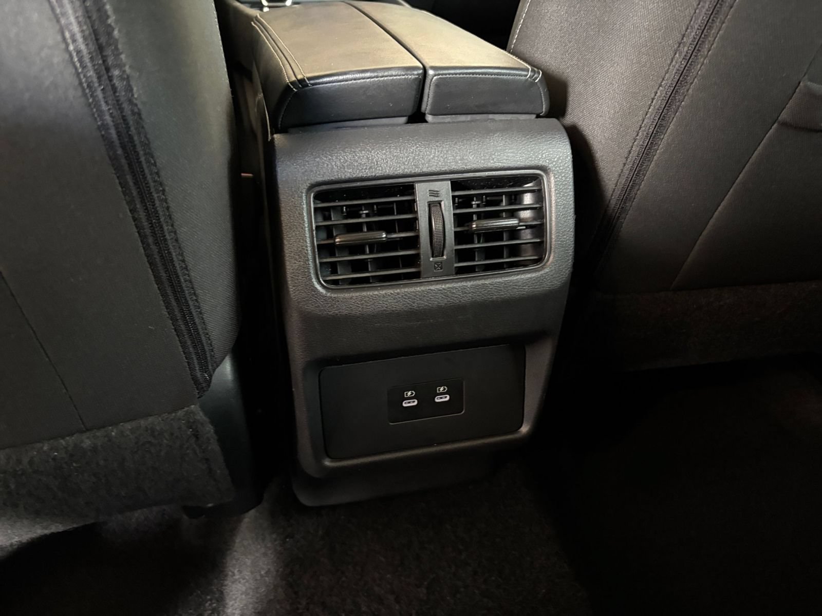 Used 2025 Nissan Rogue SV FWD image 24
