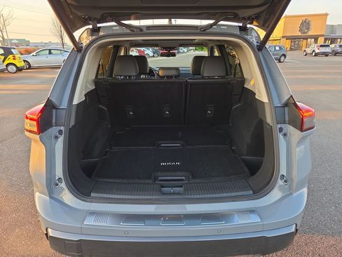 Used 2025 Nissan Rogue SL w/ SL Premium Package image 29