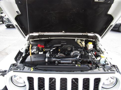 Used 2020 Jeep Gladiator Overland w/ Cold Weather Group image 34