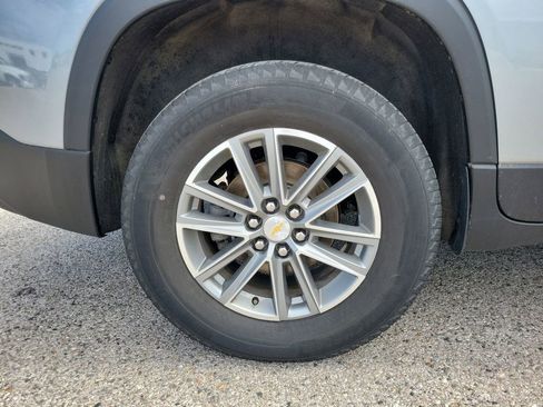 Used 2023 Chevrolet Traverse LT FWD image 5