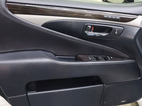 Used 2016 Lexus LS 460 w/ Comfort Package RWD image 16