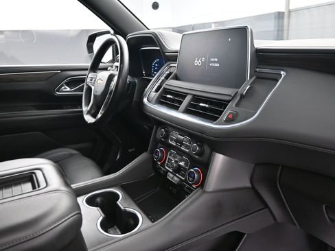 Used 2023 Chevrolet Suburban LT w/ Luxury Package image 37