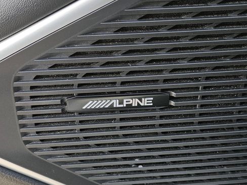 Used 2024 Jeep Wagoneer L Series II RWD image 28