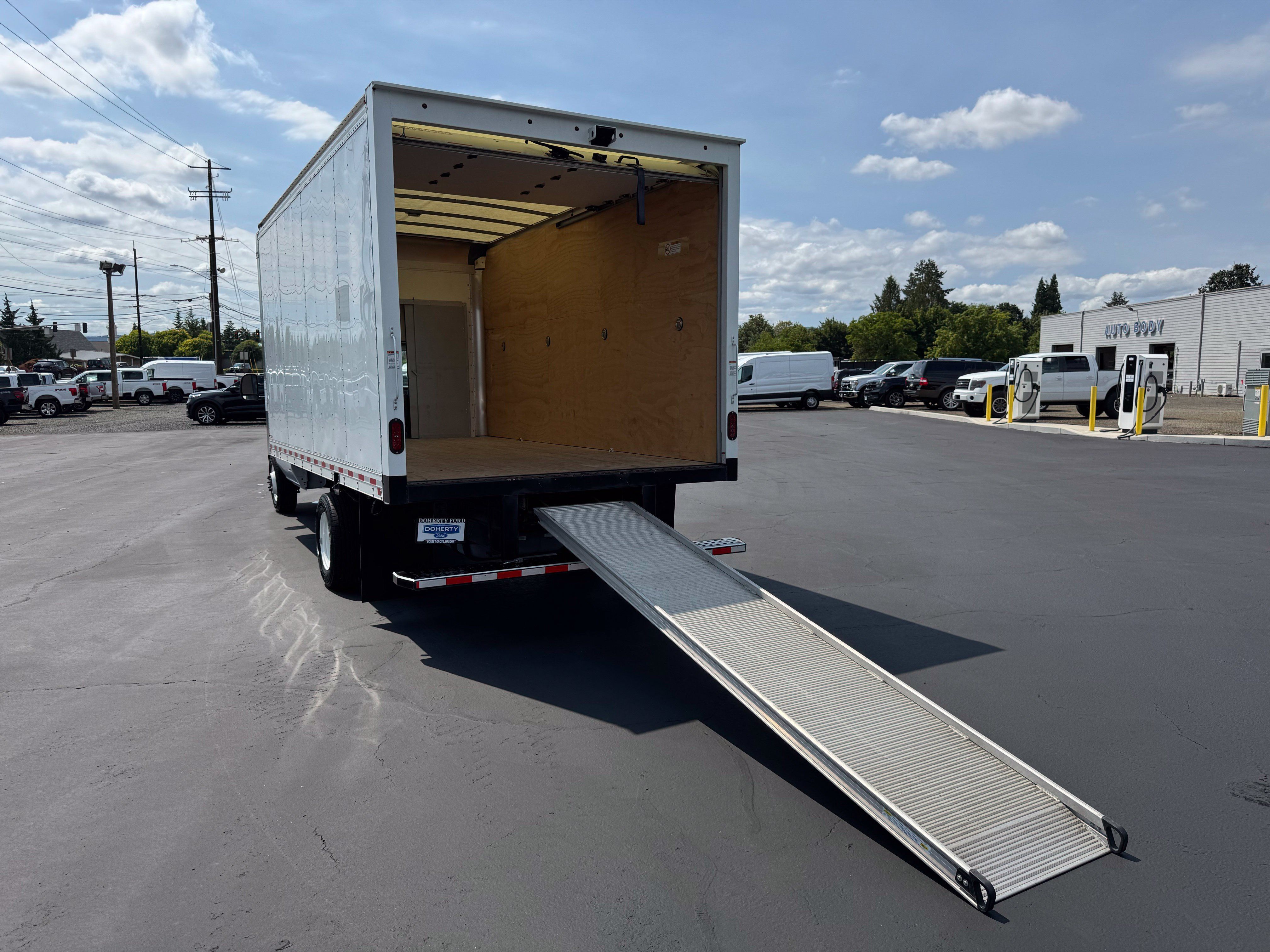 Used 2023 Ford E-450 and Econoline 450 Super Duty w/ Power Windows & Locks Group RWD image 20