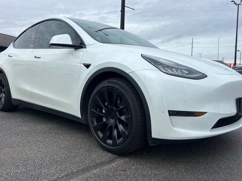 Used 2021 Tesla Model Y Long Range image 10