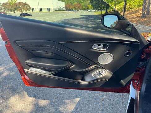 Used 2020 Aston Martin V8 Vantage Coupe RWD image 27