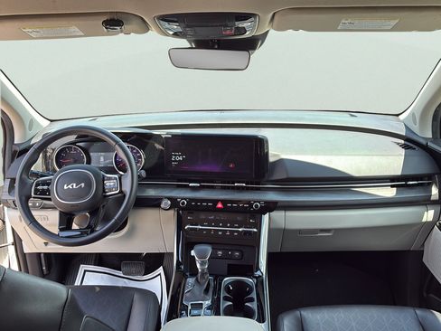 Used 2024 Kia Carnival EX FWD image 18