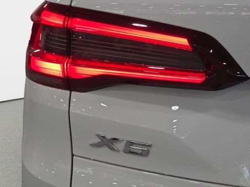 Used 2021 BMW X5 xDrive40i AWD/4WD image 25