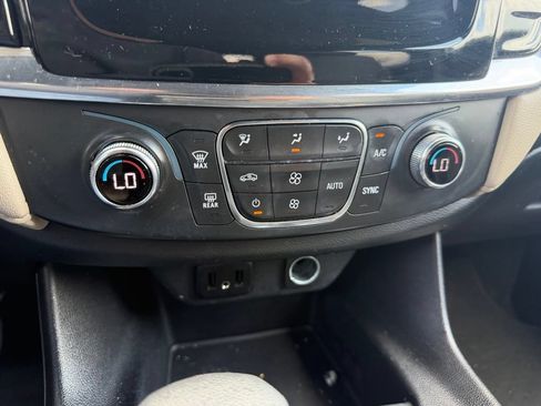 Used 2023 Chevrolet Traverse LS FWD image 23