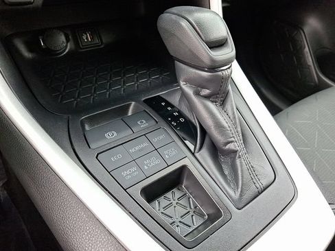 Used 2024 Toyota RAV4 XLE AWD/4WD image 12