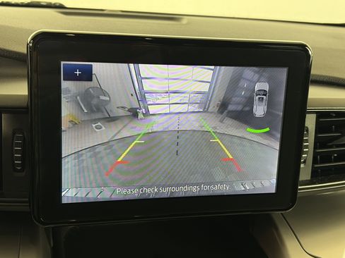 Used 2021 Ford Explorer XLT image 22