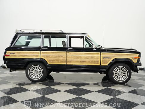 Used 1988 Jeep Grand Wagoneer image 14