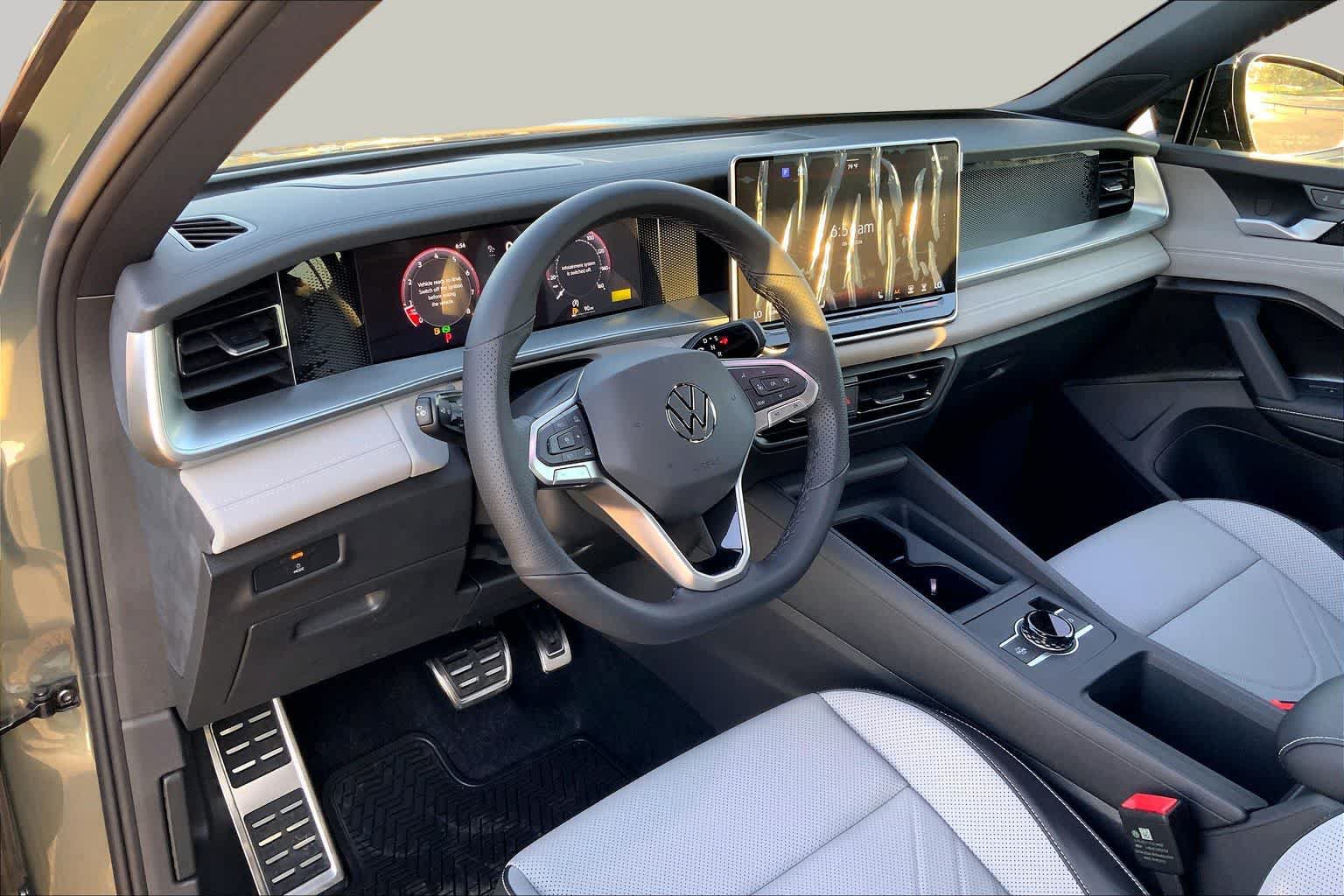 New 2026 Volkswagen Tiguan SE R-Line FWD image 6