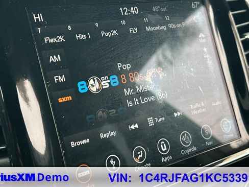 Used 2019 Jeep Grand Cherokee Laredo image 28