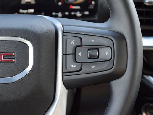 Used 2026 GMC Sierra 1500 SLT AWD/4WD image 9