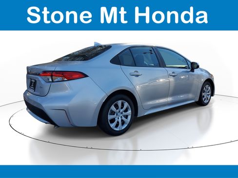 Used 2022 Toyota Corolla LE image 6