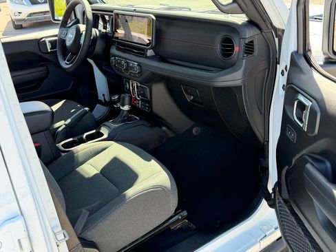 Certified 2025 Jeep Wrangler Unlimited Rubicon image 15