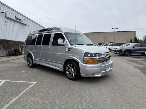 Used 2015 Chevrolet Express 2500 image 3