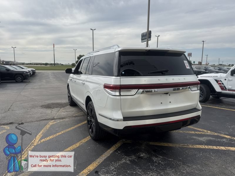 Used 2024 Lincoln Navigator L Reserve w/ Monochromatic Package AWD/4WD image 3