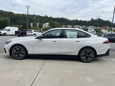 Used 2025 BMW i5 M60 w/ Premium Package image 5