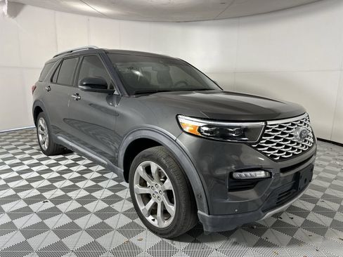 Used 2020 Ford Explorer Platinum w/ Premium Technology Package AWD/4WD image 2
