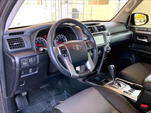 Used 2019 Toyota 4Runner SR5 Premium image 17