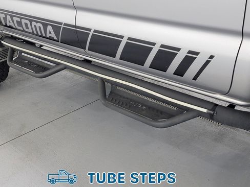 Used 2018 Toyota Tacoma TRD Sport image 32