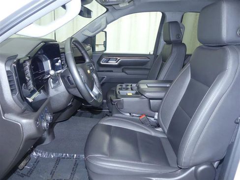 Used 2025 Chevrolet Silverado 3500 LT image 23