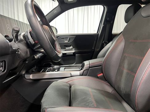 Used 2025 Mercedes-Benz GLB 250 4MATIC image 20