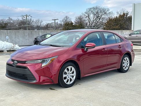 Certified 2025 Toyota Corolla LE image 2