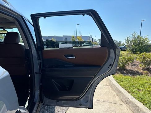 Used 2022 Nissan Pathfinder Platinum w/ Cargo Package AWD/4WD image 61