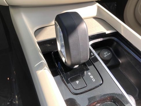 Used 2023 Volvo XC60 T8 Plus image 30