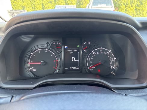 Used 2020 Toyota 4Runner SR5 AWD/4WD image 21