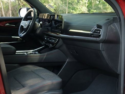 Used 2024 Chevrolet Traverse Z71 image 34