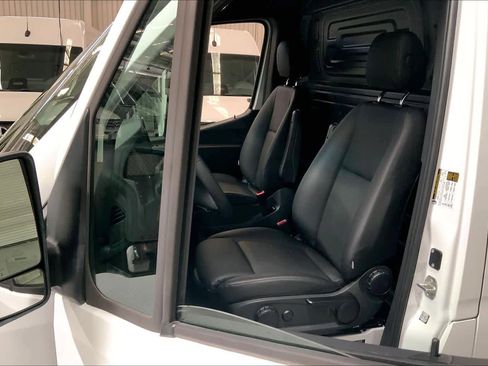 Used 2025 Mercedes-Benz Sprinter 2500 image 18