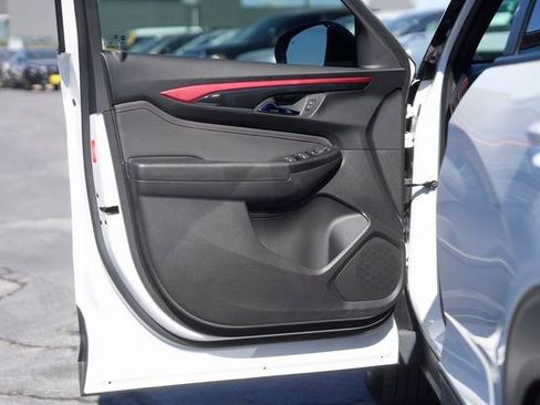 Used 2024 Chevrolet TrailBlazer RS w/ Driver Confidence Package image 29